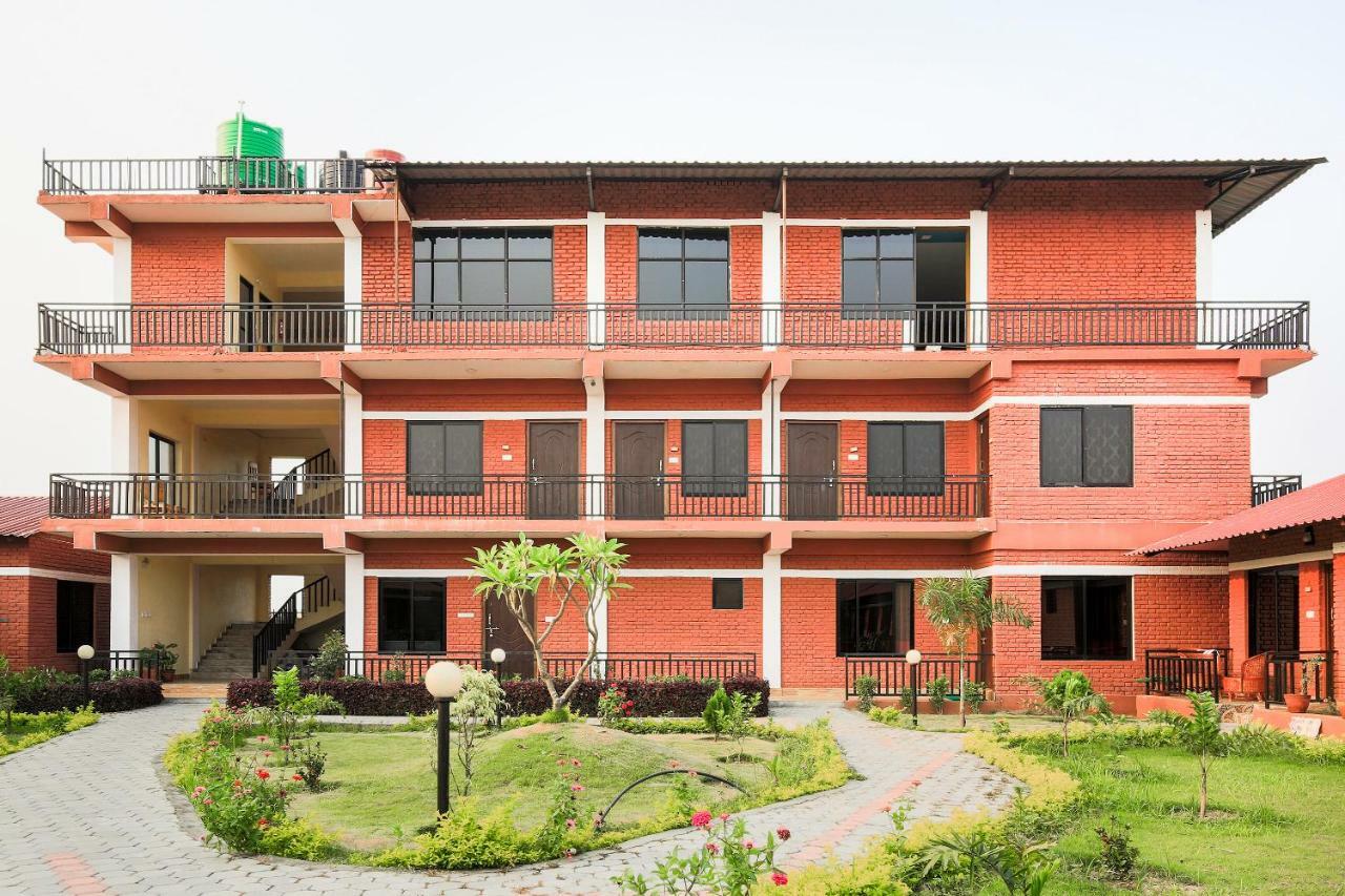 Vision Safari Pvt Ltd Sauraha Exterior foto